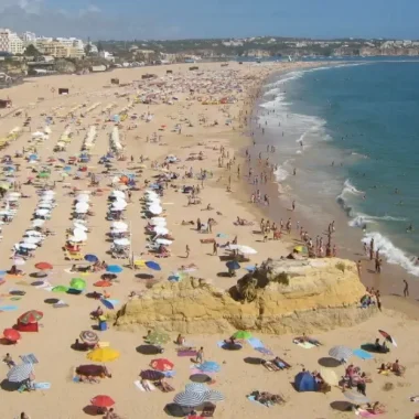 Etiqueta na praia: guia de boas maneiras para o verão